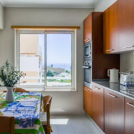 Fantastic Seaside Family With Pool Parede