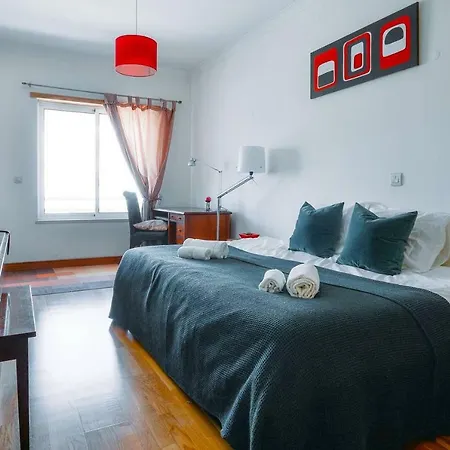 Fantastic Seaside Family With Pool Apartment Parede