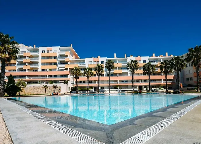 Fantastic Seaside Family With Pool
