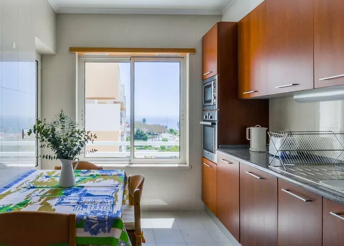 Fantastic Seaside Family With Pool Parede
