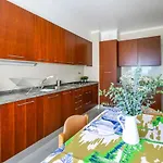 Апартаменты Fantastic Seaside Family With Pool Пареде