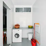 Fantastic Seaside Family With Pool Пареде