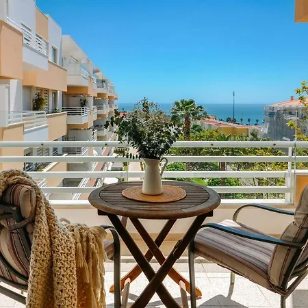 Fantastic Seaside Family With Pool 아파트 파레드