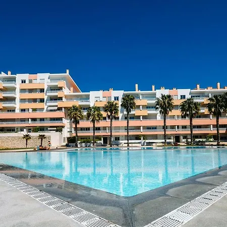 Fantastic Seaside Family With Pool