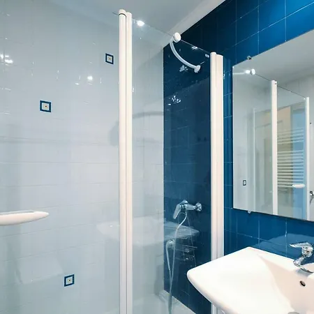 아파트 Fantastic Seaside Family With Pool