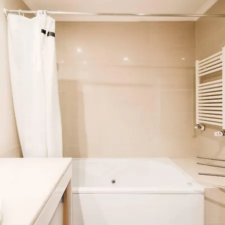 Fantastic Seaside Family With Pool *