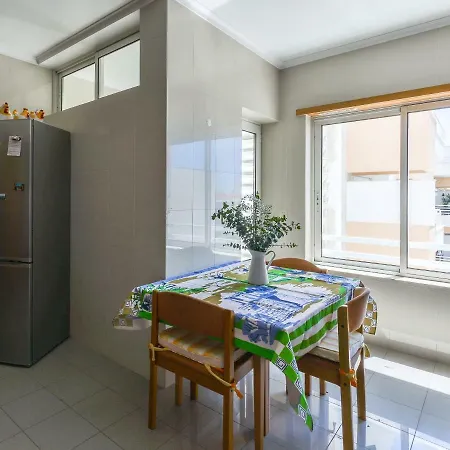 아파트 Fantastic Seaside Family With Pool